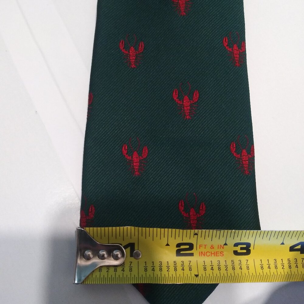 L.L. Bean Green color with  embroidered RED LOBSTERS silk tie - Picture 6 of 8